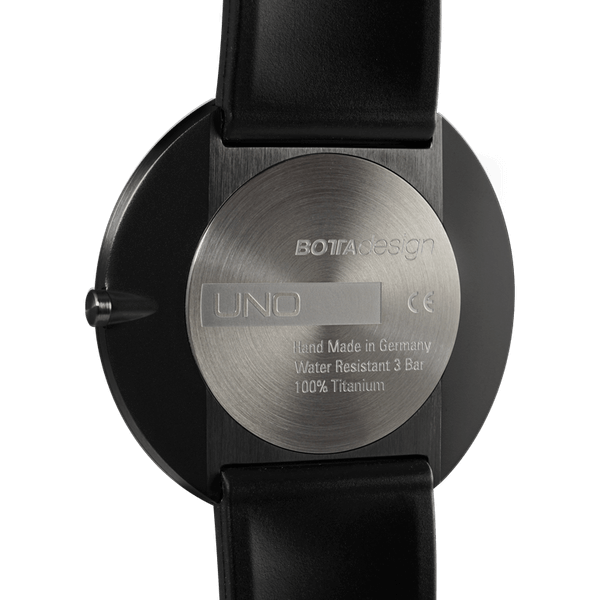 UNO Plus All Black quartz watch